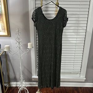 Elegant Green and Black Lace Midi Dress